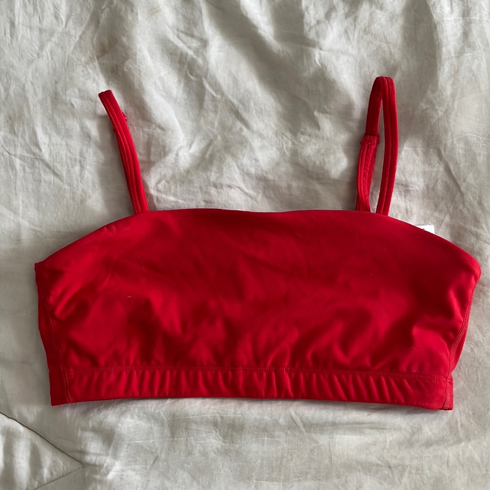 Red bandue workout bra